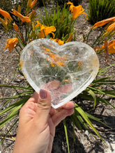 Load image into Gallery viewer, Natural Clear Quartz Heart Dish,Crystal Tray,Decorative Altar Dish,B158