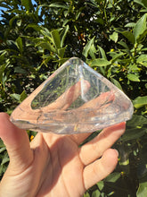 Load image into Gallery viewer, Clear Quartz Offering Bowl,Crystal Quartz Altar Bowl,Crystal Tray,B111