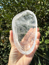 Load image into Gallery viewer, Clear Quartz Offering Bowl,Crystal Quartz Altar Bowl,Crystal Tray,B94