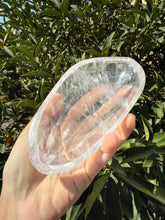 Load image into Gallery viewer, Clear Quartz Offering Bowl,Crystal Quartz Altar Bowl,Crystal Tray,B94