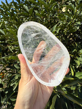 Load image into Gallery viewer, Clear Quartz Offering Bowl,Crystal Quartz Altar Bowl,Crystal Tray,B94