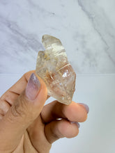 Load image into Gallery viewer, High Luster Enhydro Quartz w/ Moving Bubble &/or Carbon/Black Inclusions,A492