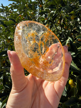 Load image into Gallery viewer, Golden Healer Quartz Bowl,Natural Hematoid Quartz Crystal Dish,Crystal Tray,B133