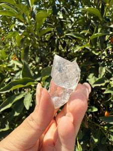 Natural Enhydro Quartz Crystal with Moving Water Bubble,A137