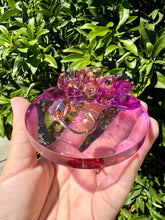 Load image into Gallery viewer, Yellow Purple Crystal Cluster Shiny Resin Round Tray
