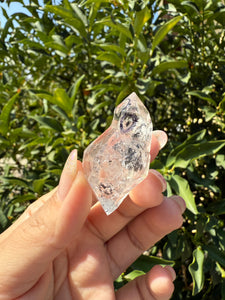 Natural Enhydro Quartz Crystal with Moving Water Bubble,A136