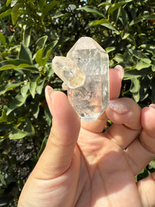 Natural Enhydro Quartz Crystal with Moving Water Bubble,A132