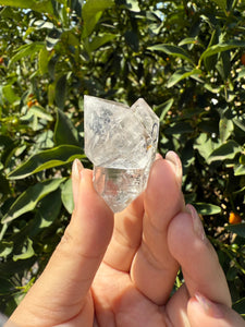 Natural Enhydro Quartz Crystal with Moving Water Bubble,A137