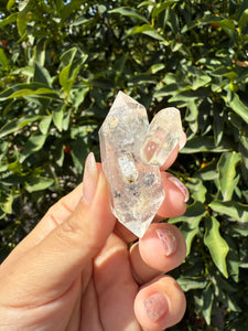 Natural Enhydro Quartz Crystal with Moving Water Bubble,A132