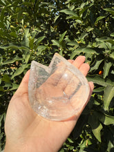 Load image into Gallery viewer, Cat Head Clear Quartz Offering Bowl,Crystal Quartz Altar Bowl,Crystal Tray,B64
