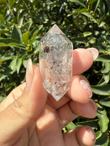 Natural Enhydro Quartz Crystal with Moving Water Bubble,A129