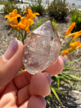 Load image into Gallery viewer, Natural Enhydro Quartz w/ Moving Bubble &amp;/or Carbon/Black Inclusions,A472
