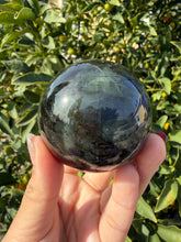 Load image into Gallery viewer, Natural Labradorite Sphere – Flashy Blue Green Crystal Ball,A247
