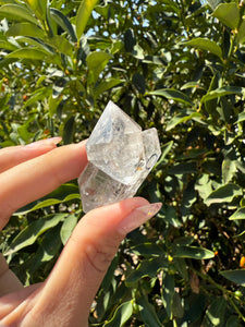 Natural Enhydro Quartz Crystal with Moving Water Bubble,A137