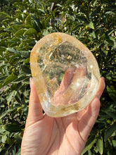 Load image into Gallery viewer, Clear Quartz Offering Bowl,Crystal Quartz Altar Bowl,Crystal Tray,B125

