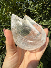 Load image into Gallery viewer, Cat Head Clear Quartz Offering Bowl,Crystal Quartz Altar Bowl,Crystal Tray,B64

