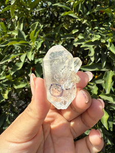 Natural Enhydro Quartz Crystal with Moving Water Bubble,A132
