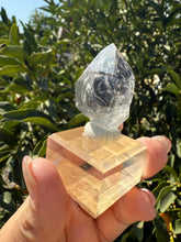 Load image into Gallery viewer, Raw Double-Terminated Enhydro Quartz Diamond Quartz with 2 Moving Bubble,A123
