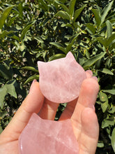 Load image into Gallery viewer, 1pc Cat Head Natural Crystal Sphere Stand,Rose Quartz Sphere Stand
