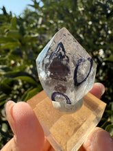 Load image into Gallery viewer, Raw Double-Terminated Enhydro Quartz Diamond Quartz with 2 Moving Bubble,A123
