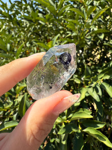 Natural Enhydro Quartz Crystal with Moving Water Bubble,A133