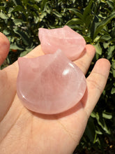 Load image into Gallery viewer, 1pc Cat Head Natural Crystal Sphere Stand,Rose Quartz Sphere Stand
