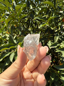 Natural Enhydro Quartz Crystal with Moving Water Bubble,A137