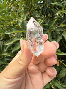 Natural Enhydro Quartz Crystal with Moving Water Bubble,A128