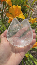 Load and play video in Gallery viewer, Cat Head Clear Quartz Offering Bowl,Crystal Quartz Altar Bowl,Crystal Tray,B153
