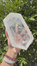 Load and play video in Gallery viewer, 3.5lb Large Clear Quartz Offering Bowl,Crystal Quartz Altar Bowl,B52
